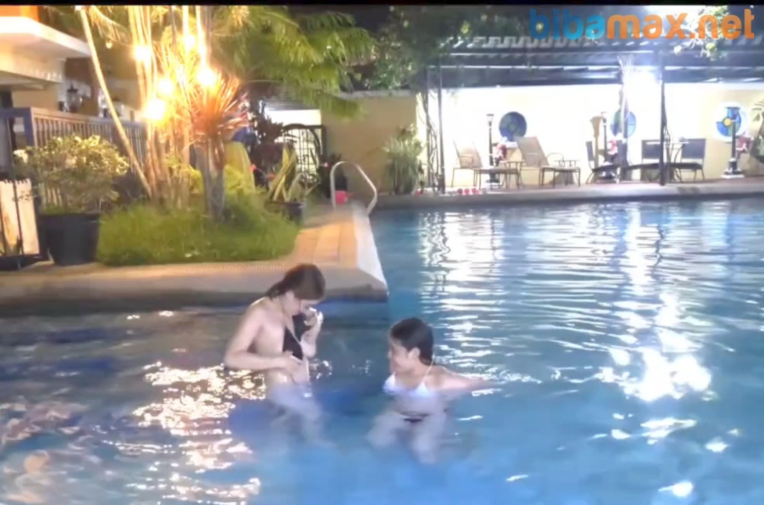 Enigmatic TV Sofia Poesy & Jazzy Nagswimming Sa Pool